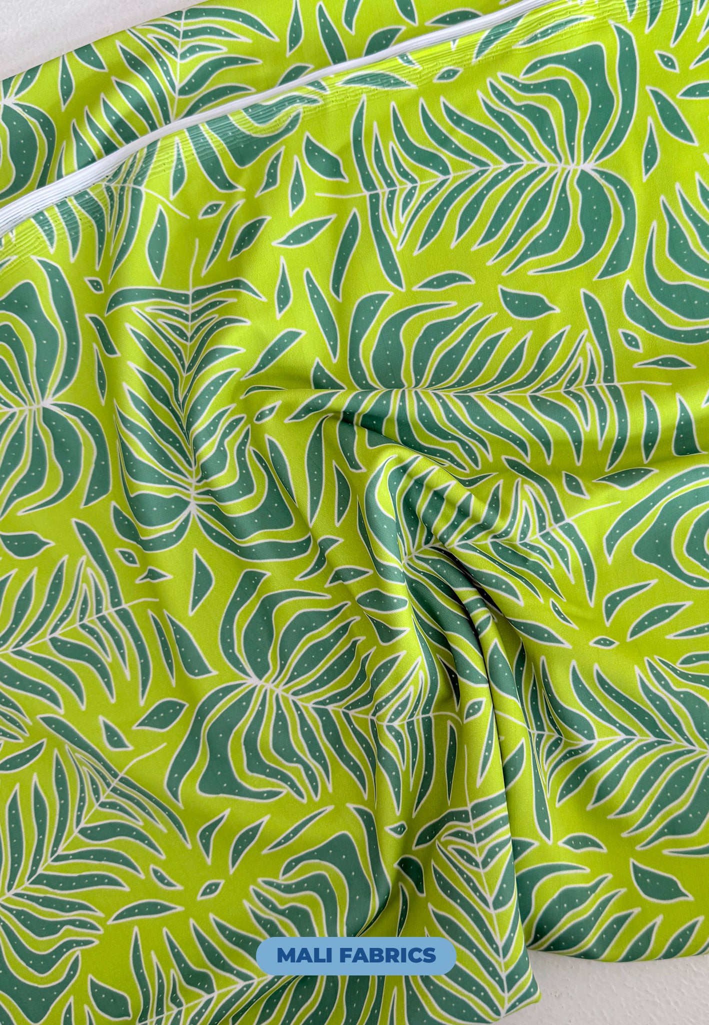 LICRA RECICLADA FOLHAS ABSTRATAS VERDES M565